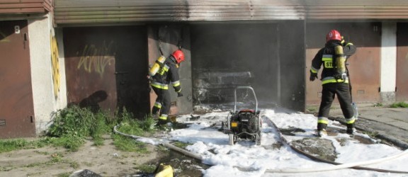 Pożar garażu na Malborskiej. Ranna jedna osoba