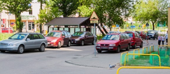 Problem z parkowaniem przy ul. Kalenkiewicza. Kto jest winny?