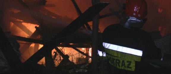 Krzewno: Nocny pożar w fabryce szczotek (foto i video)