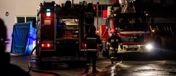 20 strażaków walczyło z pożarem lakierni