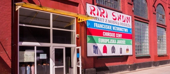 Nowo otwarty market z modną odzieżą RIRI SHUN