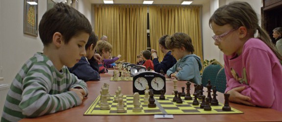 Mikołajkowa rywalizacja dzieci w Turnieju Szachowym