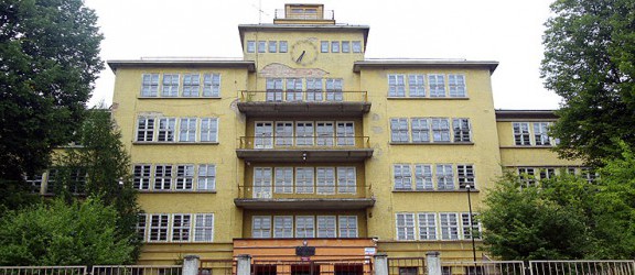 Zabytkowy budynek gimnazjum przy Agrykola odzyska dawną świetność