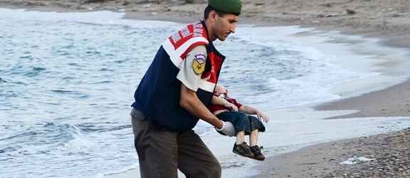 Dramat uchodźców… człowieczeństwo wyrzucone na brzeg...