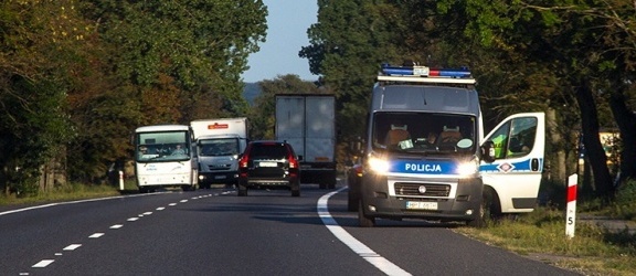 Dwa wypadki i dwie ranne kobiety. Policjanci ostrzegają przed brawurą 