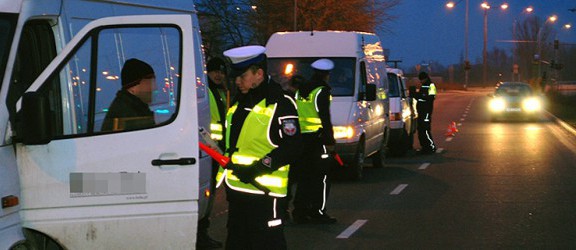 Kompletnie pijany kierowca tira spowodował kolizję na parkingu Nowej Holandii