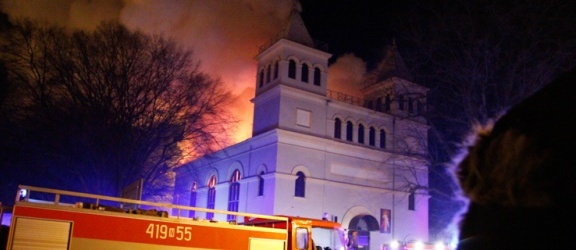 W Braniewie spłonął kościół. Z ogiem walczyło kilkanaście zastępów Straży Pożarnej