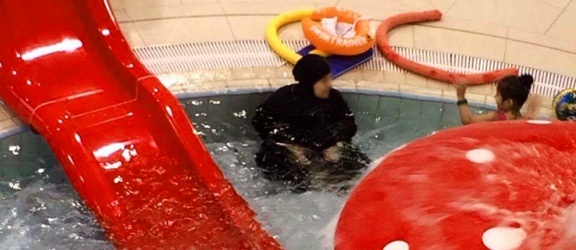 Muzułmanka na basenie wywołała falę hejtu