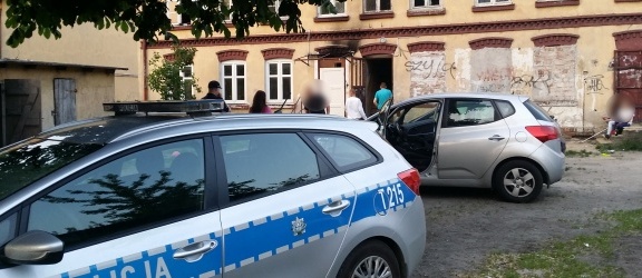 18-letni nożownik zatrzymany na Wiejskiej. Ranna policjantka