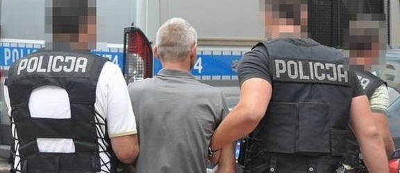 Policjant po służbie zatrzymał podejrzanego o kradzieże mieszkaniowe w Elblągu 
