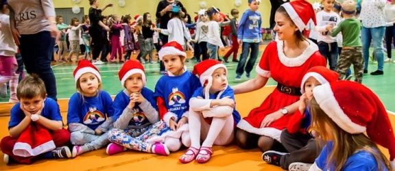 Zabawa tysiąca przedszkolaków ze św. Mikołajem (+foto)
