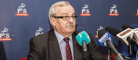 Poseł Krasulski uciekł przed dziennikarzami po oświadczeniu, że jest niewinny (+foto)