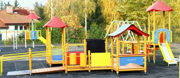 Plac zabaw przy Żyrardowskiej coraz bliżej 