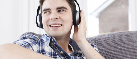 Na co zwrócić uwagę przy zakupie słuchawek bezprzewodowych?