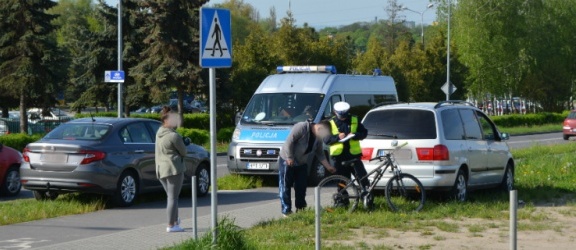 Kolizja rowerzysty z samochodem osobowym przy ul. Królewieckiej. 14-latek w szpitalu