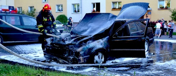 Pożar samochodu przy ulicy płk. Dąbka. 