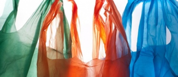 Opłata recyklingowa – od stycznia 2018 roku więcej zapłacimy za plastikowe torby w sklepie