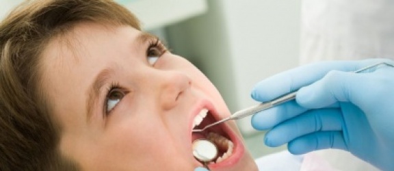 Dentyści wyleczą w szkole lub prywatnym gabinecie. Nowa ustawa już za miesiąc