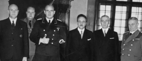 Nasz Czytelnik jest oburzony: w brytyjskiej prasie Hansa Franka uznano za... polskiego mordercę