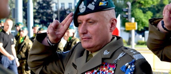 Generał dywizji z Elbląga oddał się do dyspozycji ministra obrony. Portal Defence24.pl o kulisach sprawy