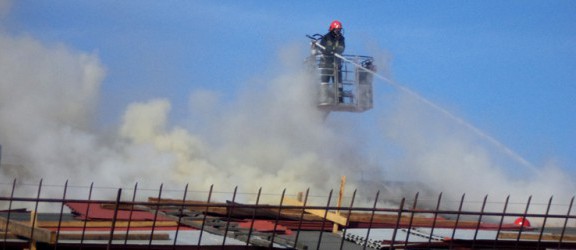 Pożar hali magazynowej w Gronowie Górnym, przy ul. Berylowej