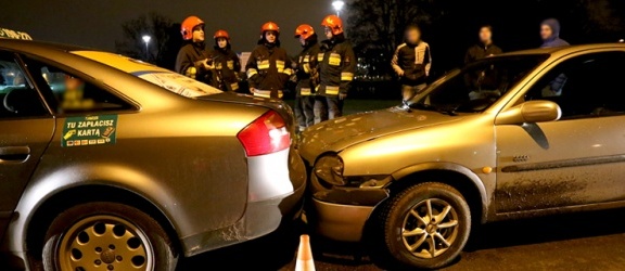 Kolizja trzech samochodów osobowych na ul. Żeromskiego. Trzy osoby w szpitalu (+ zdjęcia)
