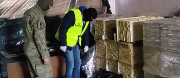 Narkotyki za 3 miliony złotych ukryte w hiszpańskich donicach (+wideo)