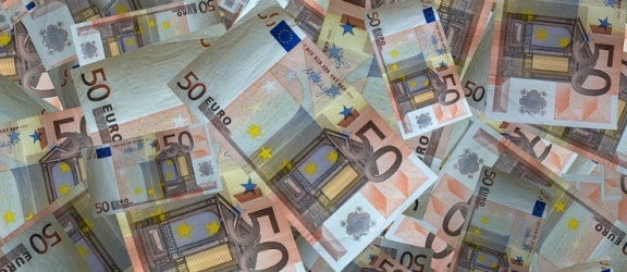 Ukradli mężczyźnie audi z fałszywymi banknotami euro. Grozi mu 10 lat więzienia 