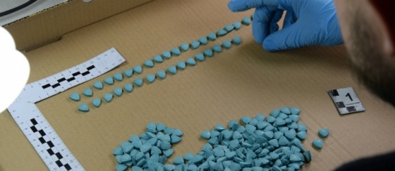 Elbląg: Zatrzymany 29-latek i  blisko tysiąc tabletek ecstasy 