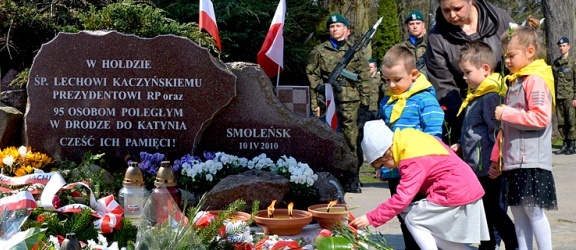 Obchody ósmej rocznicy katastrofy smoleńskiej w Elblągu (+ zdjęcia)