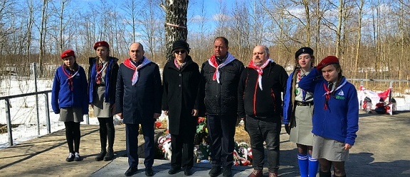 Odwiedzili miejsce katastrofy smoleńskiej i cmentarz w Katyniu. Uczcili pamięć ofiar (+ zdjęcia)