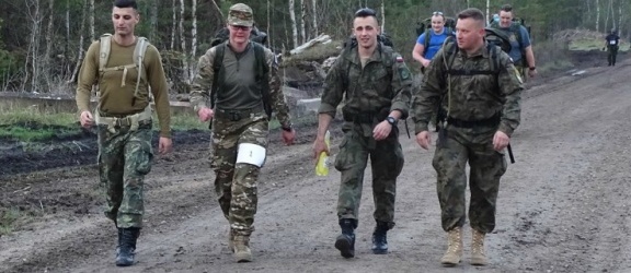 Braniewscy żołnierze ze srebrnym medalem w ekstremalnym biegu Baltic Warrior