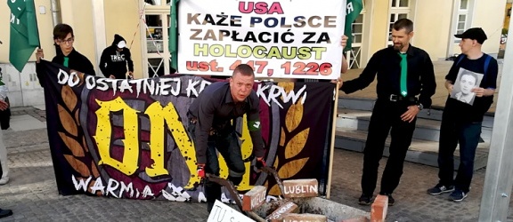 Członkowie elbląskiego oddziału ONR-u demonstrowali w Olsztynie w obronie dobrego imienia Polski (+ zdjęcia)