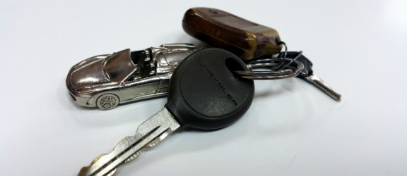 Znaleziono kluczyki do chryslera – policjanci poszukują właściciela