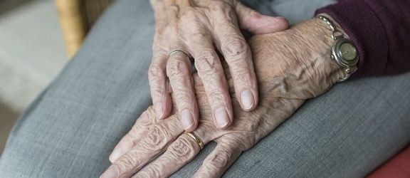 Senior bez opieki. NIK o usługach opiekuńczych świadczonych starszym w miejscu zamieszkania