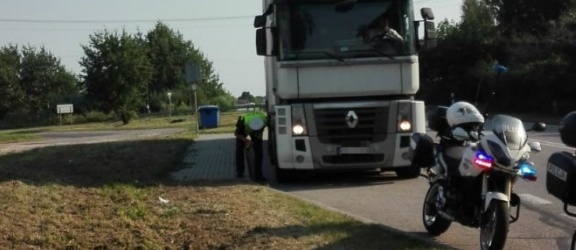 Elbląg: Policjanci dyscyplinują kierowców ciężarówek