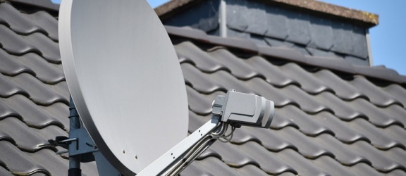 Montaż anteny satelitarnej – czy warto robić to samodzielnie?