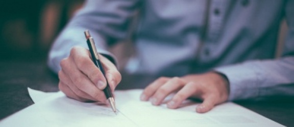 Rozmazana lub błędnie przybita pieczątka – czy może nam przysporzyć problemów?