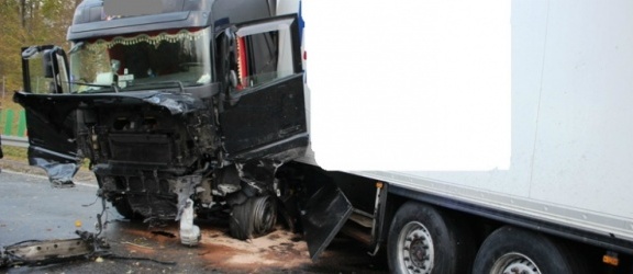 Zderzenie ciężarówki z samochodem osobowym na S 22. Rosjanka odwieziona do szpitala
