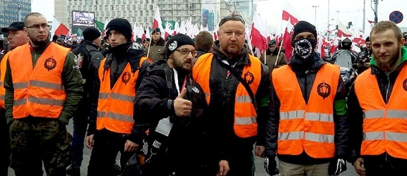 Wolontariusze z Elbląga w Straży Marszu Niepodległości w Warszawie (+ wideo + zdjęcia)