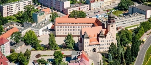 Elbląg. Dostawcy energii elektrycznej żądają coraz więcej pieniędzy od samorządów