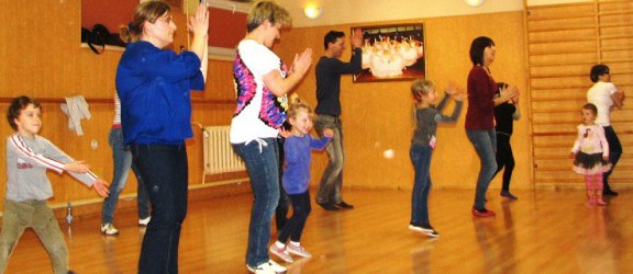 Dzieci i rodzice proszeni do tańca