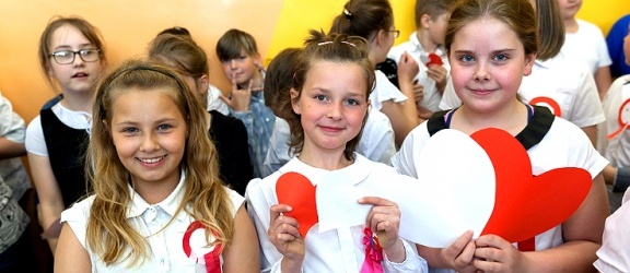 Uczniowie SP nr 16 w Elblągu wzięli udział w ogólnopolskim konkursie „Do Hymnu” (+ zdjęcia)