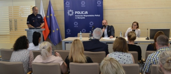 Policjanci z Elbląga mówili w Olsztynie nie tylko o „dopalaczach”