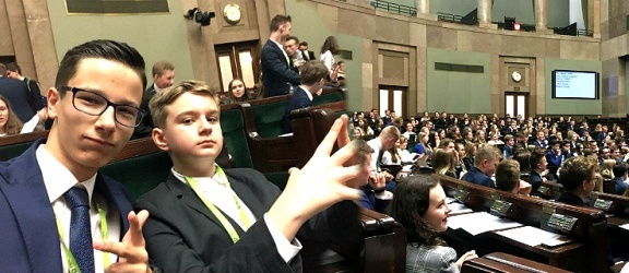 Uczniowie SP nr 21 w Elblągu wzięli udział w posiedzeniu Sejmu Dzieci i Młodzieży w Warszawie!