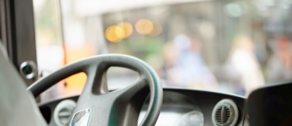 Jakie konsekwencje niosą zmiany w przepisach transportowych dotyczące tachografów w każdym busie o masie powyżej 2,4 t?