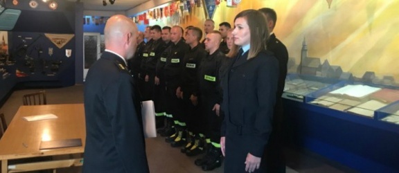 Ślubowanie funkcjonariuszki elbląskiej straży pożarnej i awans na dowódcę zmiany 
