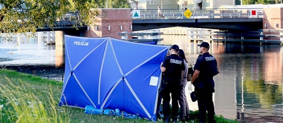 Mężczyzna utonął w rzece Elbląg. Policja bada okoliczności zdarzenia