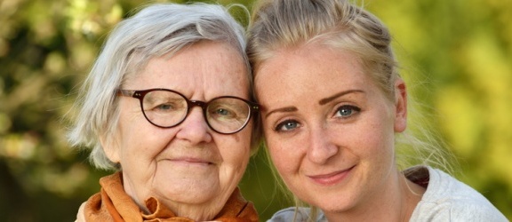 Praca jako opieka osób starszych – czy wiek ogranicza?