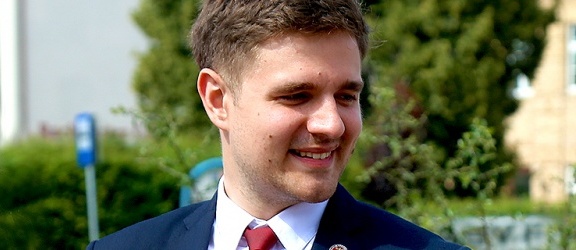Najmłodszy parlamentarzysta wszedł do Sejmu z naszego okręgu. Robert Gontarz dokonał niemożliwego!